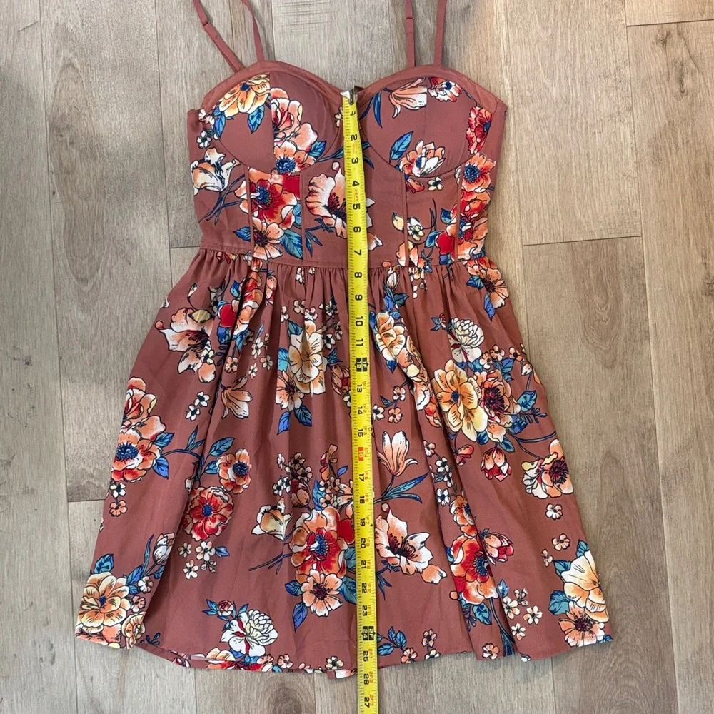 Floral Dress with pockets and adjustable straps. - Picture 11 of 12